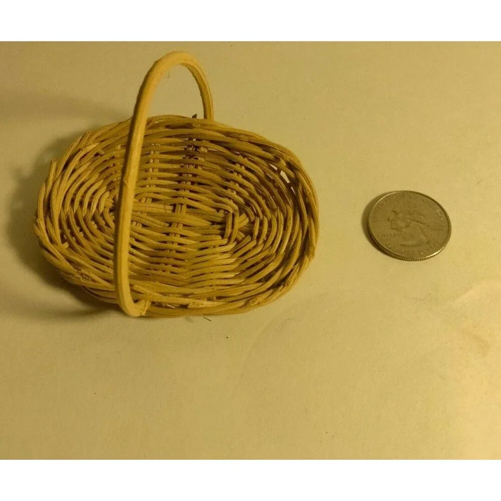 Wicker Rattan Basket Small Flat Gathering flat round Vtg