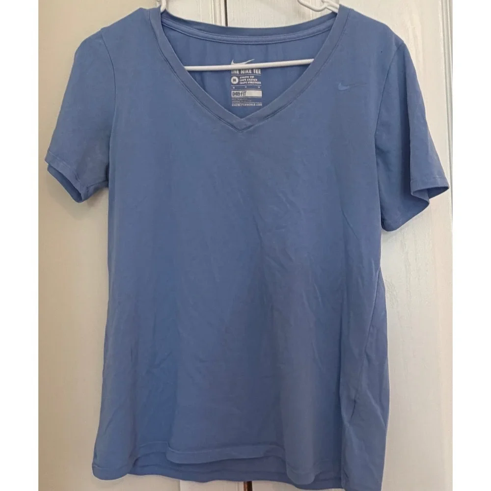 Nike Dri-FIT Womens V-Neck Short Sleeve Athletic Cut T-Shirt Light Blue Medium