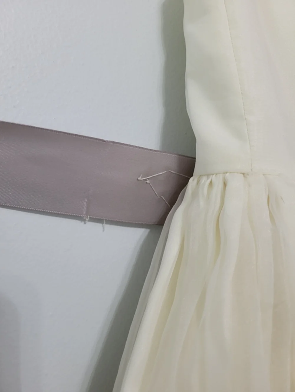 Sweet Beginnings‎ Flower Girl Dress Size 8 Ivory Off White w/ Gray Sash