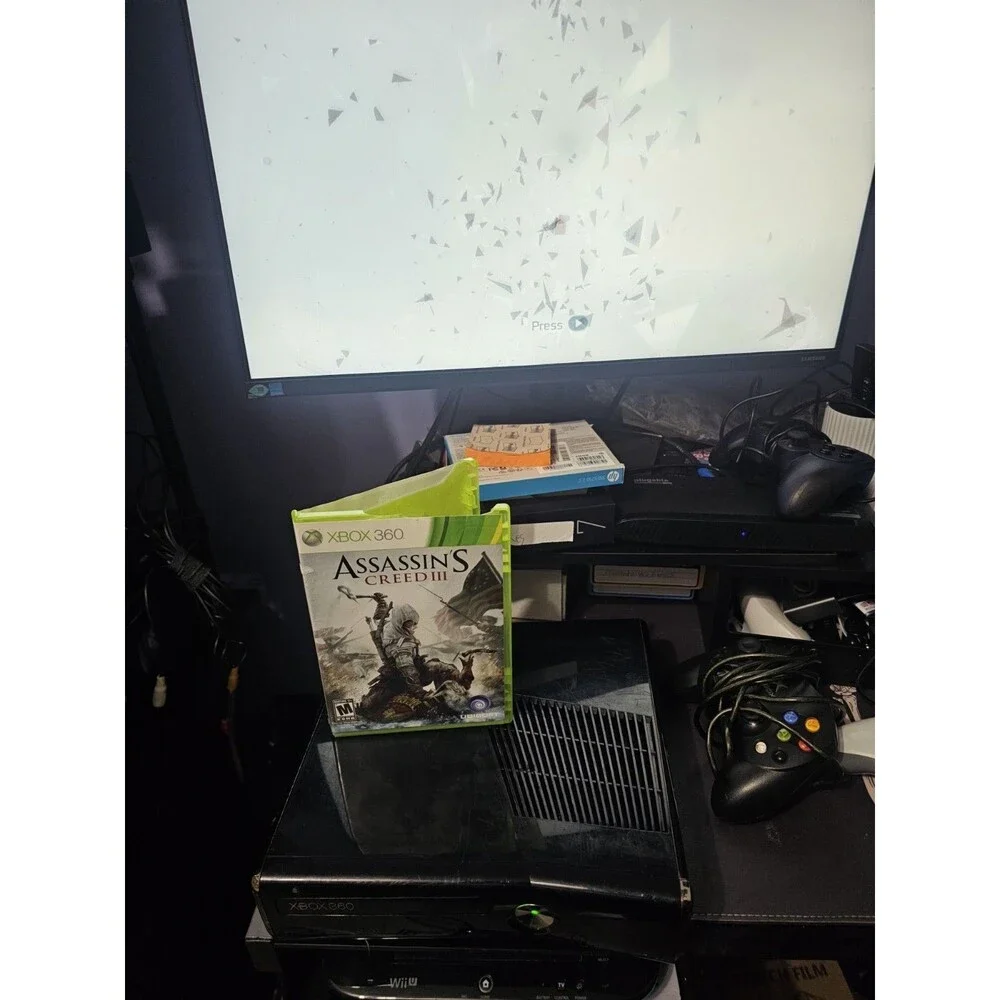 Assassin’s Creed Bundle Xbox 360 - AC 1, Brotherhood, AC III + Figure & Manuals