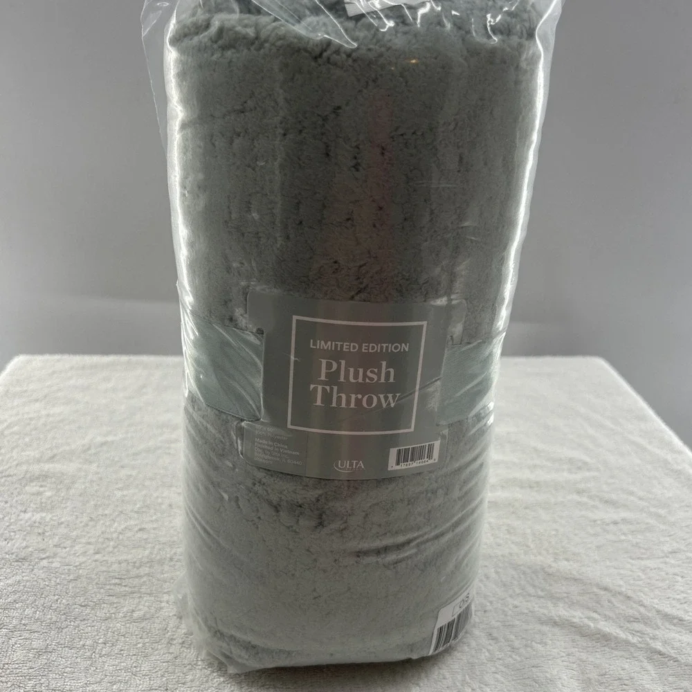 Ulta Limited Plush Throw Blanket 50