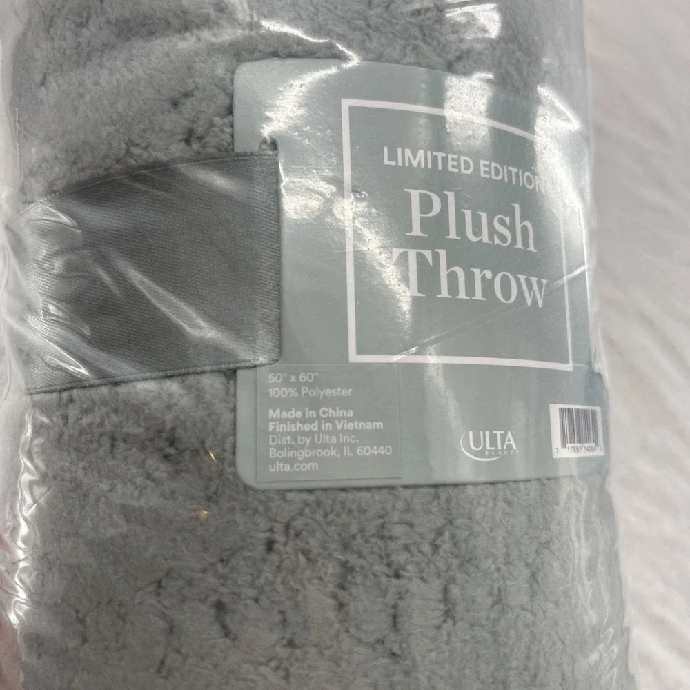 Ulta Limited Plush Throw Blanket 50