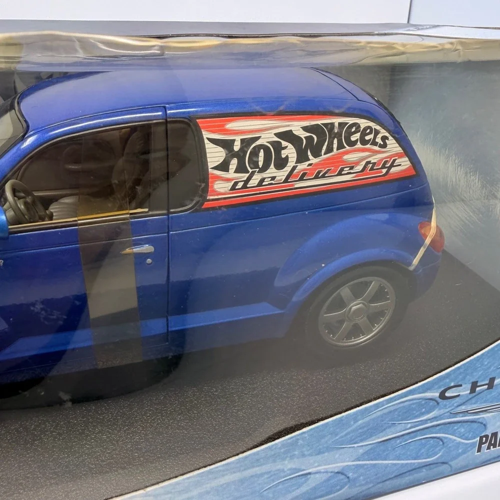 Hot Wheels‎ Chrysler Panel Cruiser 1:18 Diecast Blue Good Flame Graphics 29616