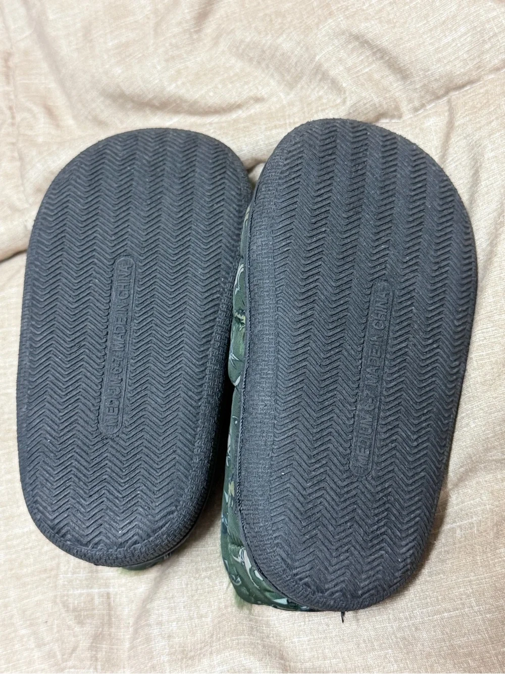 Capelli of New York Dinosaur Quilted Faux-Fur Slip-Ons Medium 6-7 Like New