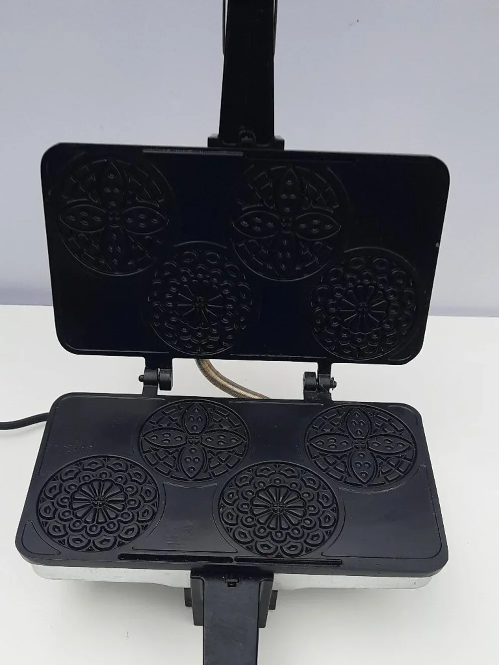 Cucinapro Pizzelle Maker S220-03 Tested and Working Makes 4  Used