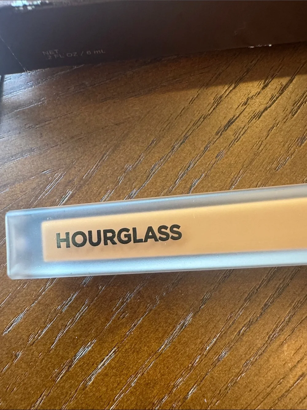 Hourglass weightless liquid