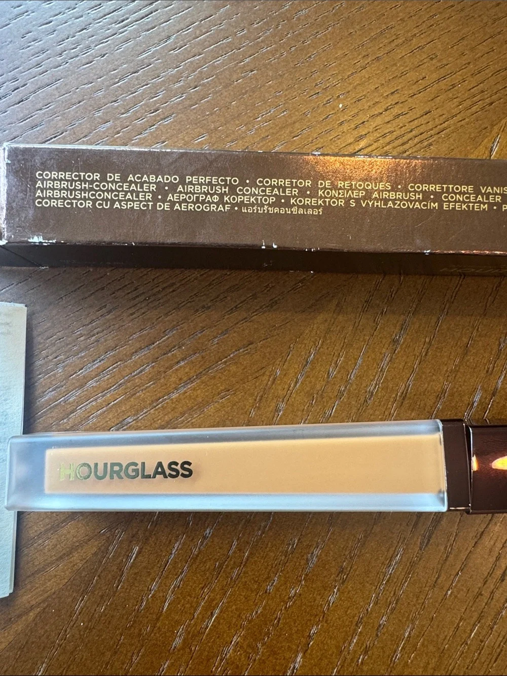 Hourglass weightless liquid