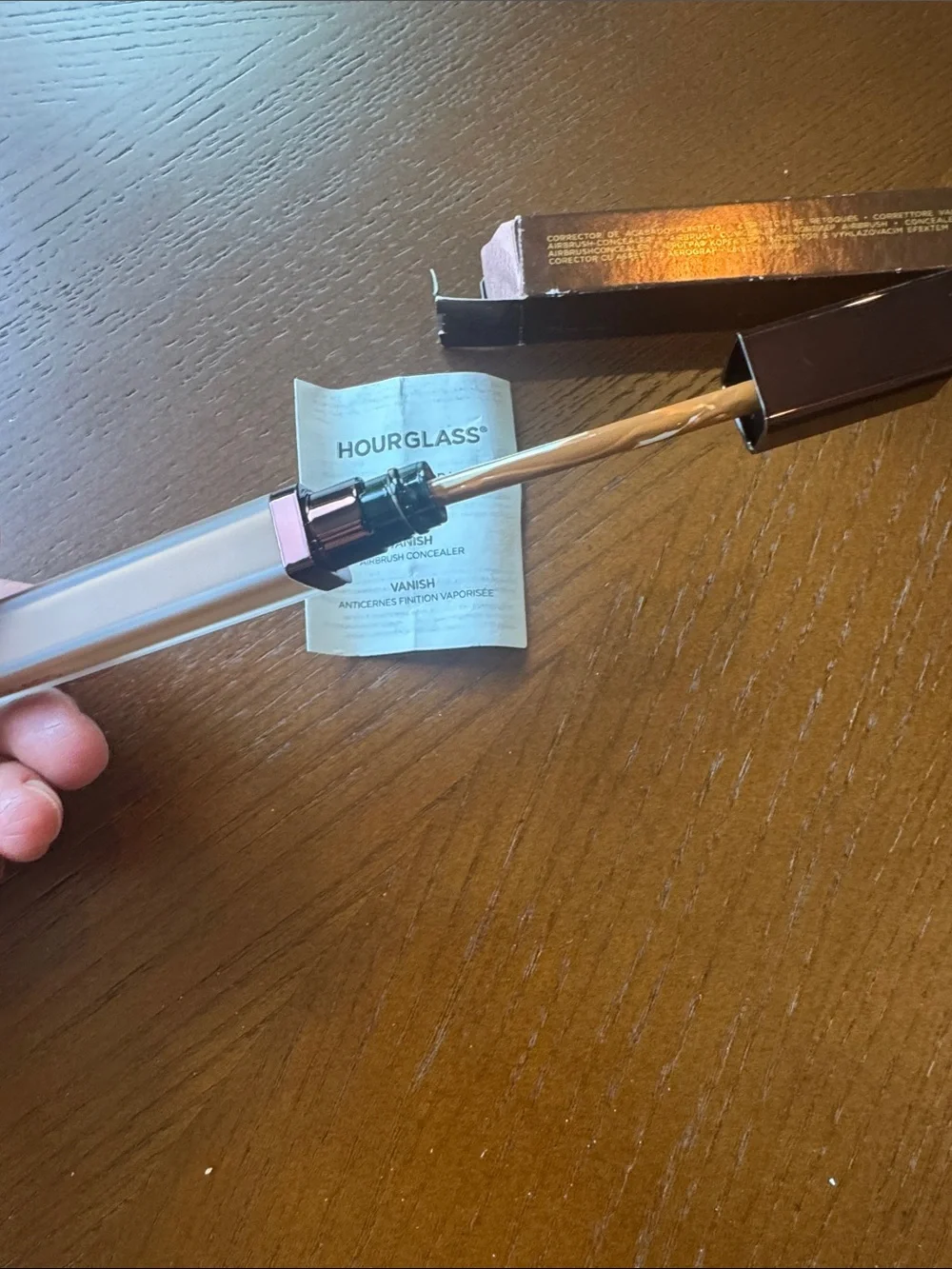 Hourglass weightless liquid