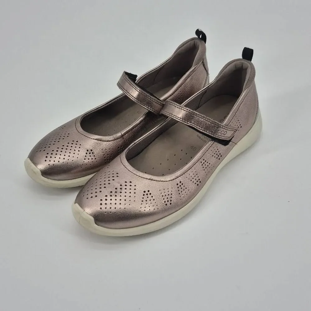 ECCO Women's Mary Jane Flats Size 9-9.5 Metallic Silver