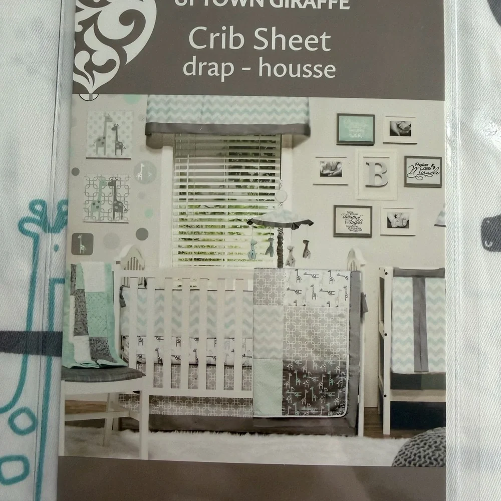 NIP The Peanutshell Uptown Giraffe Giraffe Printed Cribsheet