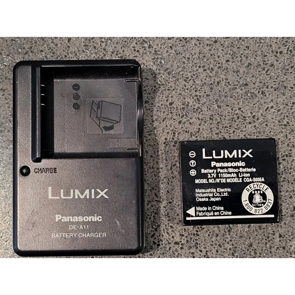 Panasonic Lumix DE-A11 Battery Charger CGS-S005A Li-ion Battery Pack WORKS *