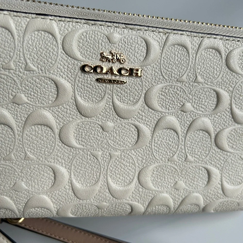 Coach Signature Embossed Chalk White Pebbled Leather Wristlet Excellent