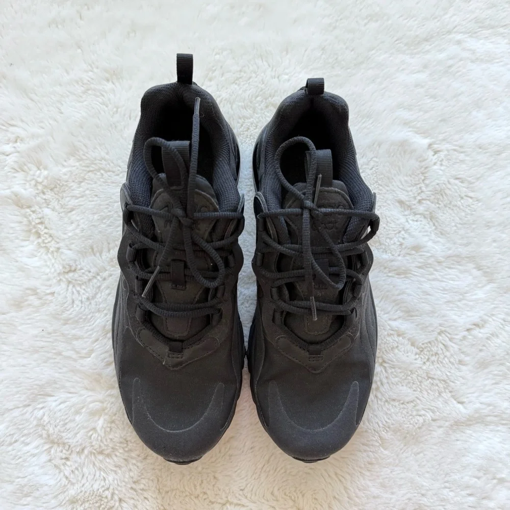 NEW!!! Nike girls sneakers size 5.5 Y