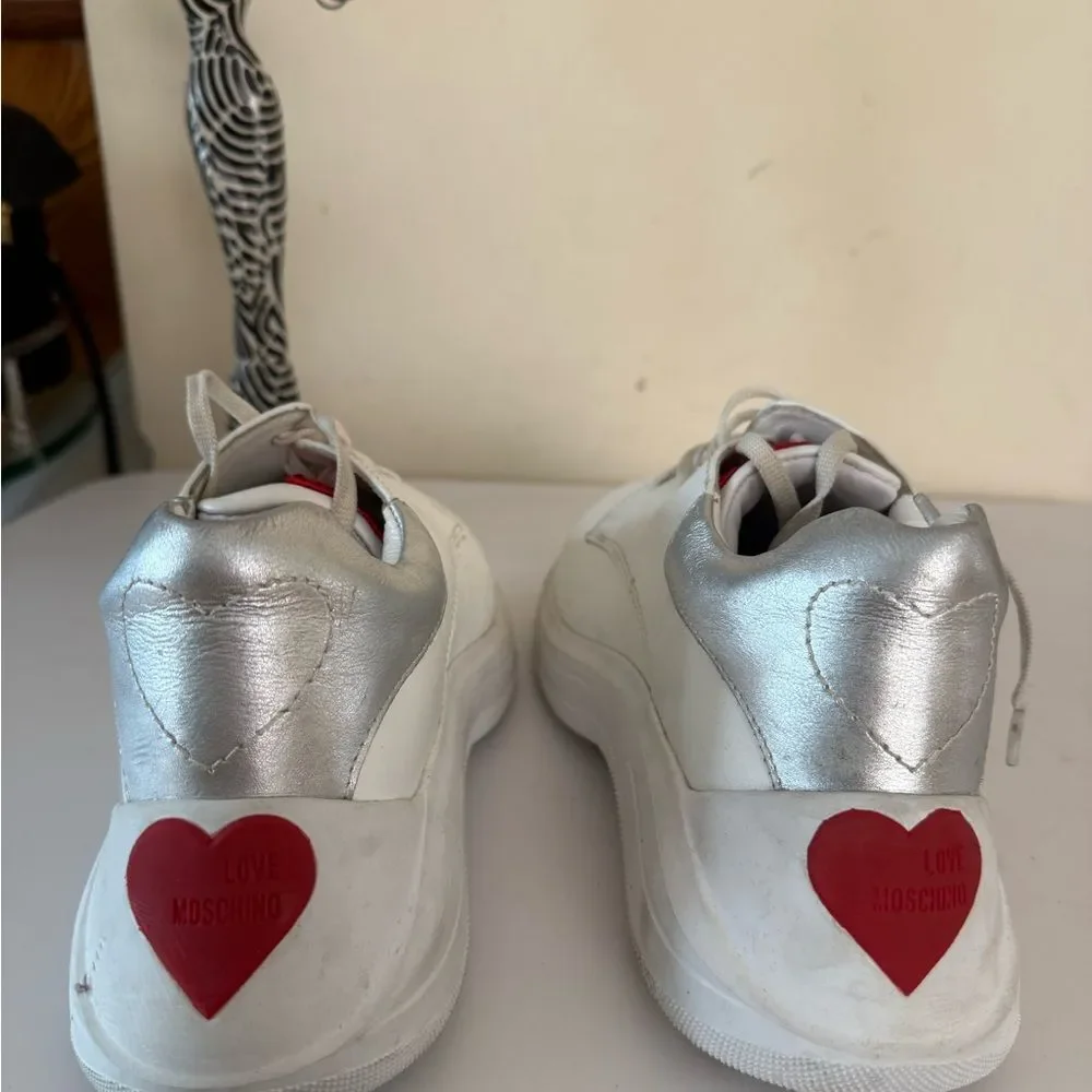 Love Moschino key product