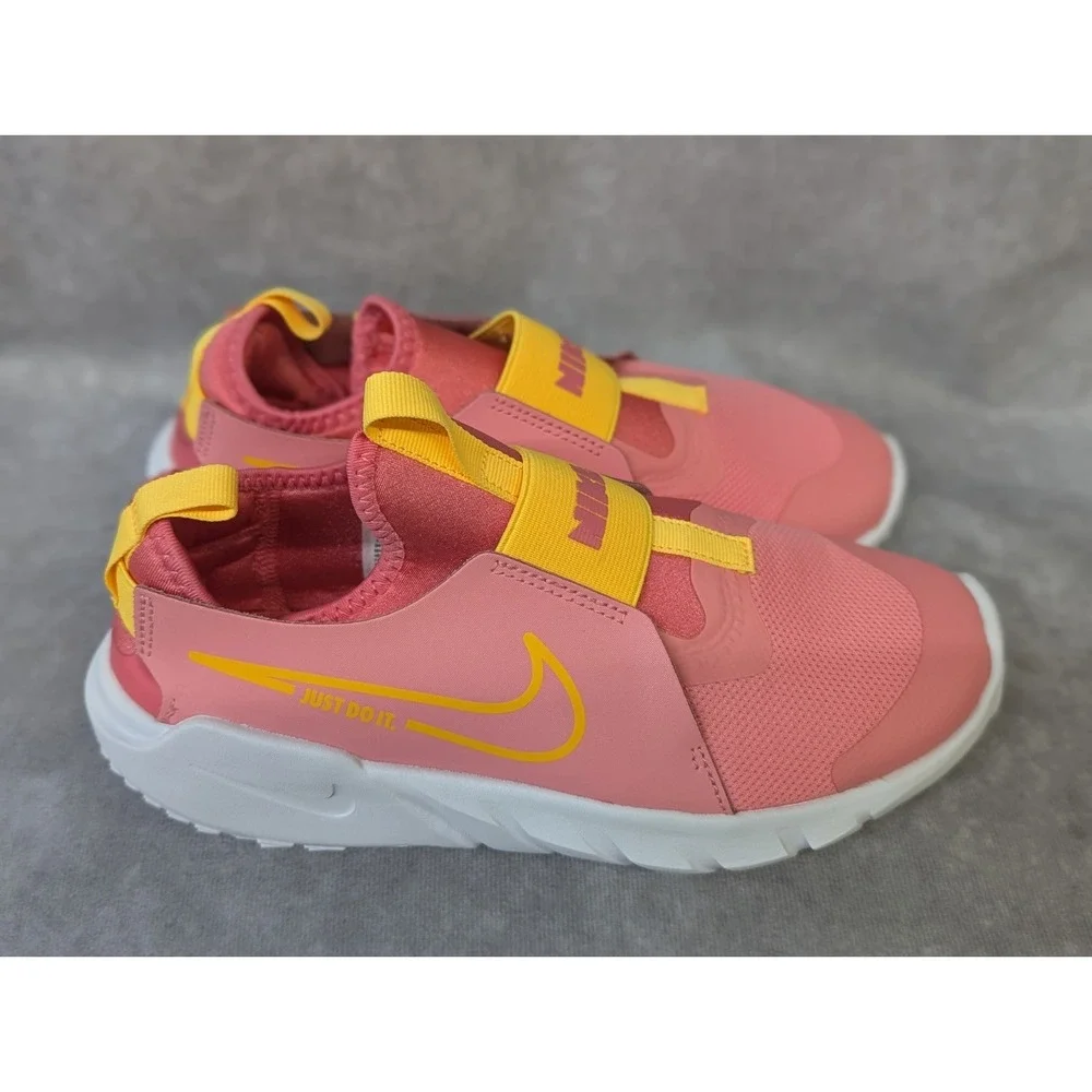 Nike shipping sporty off
