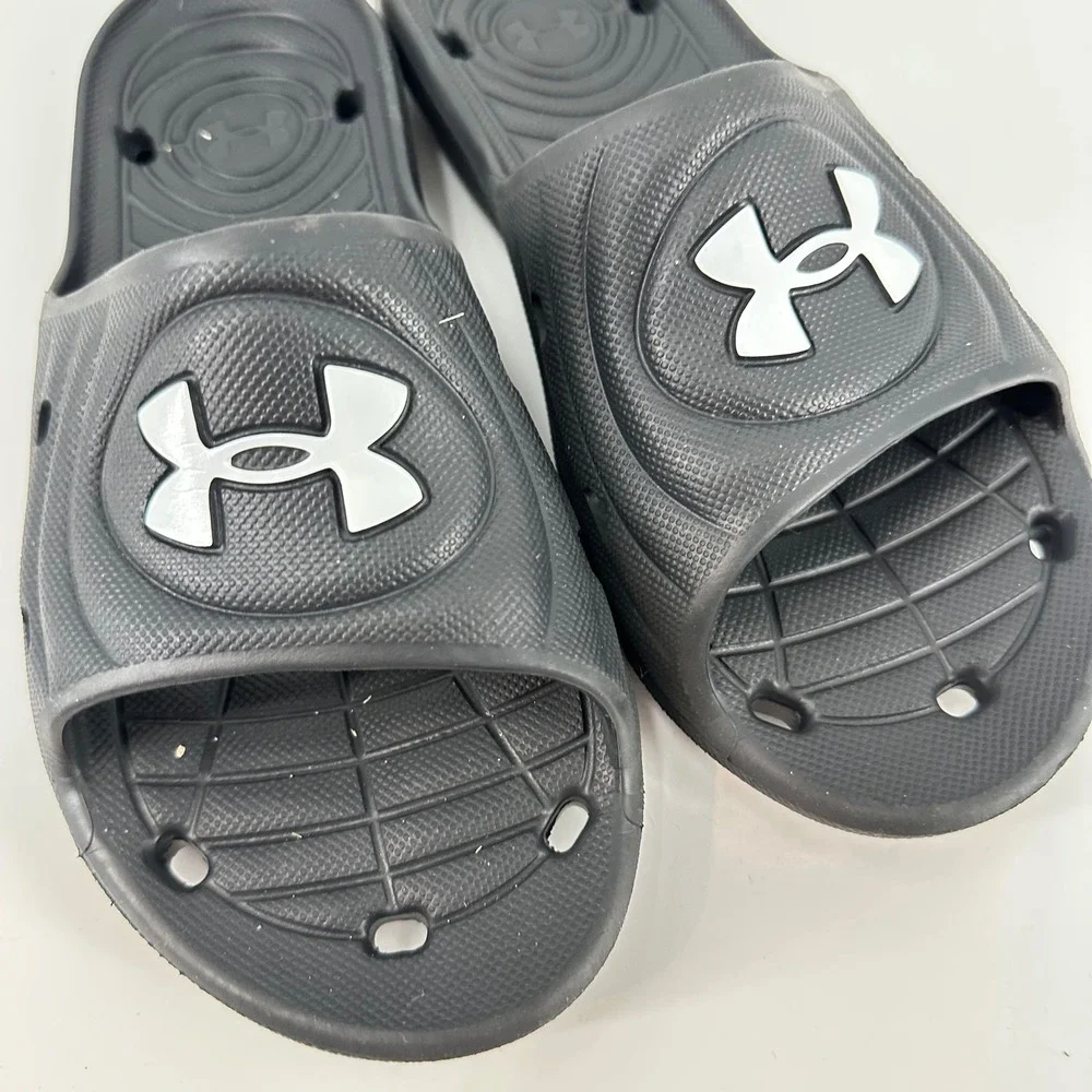 Under Armour black athletic
