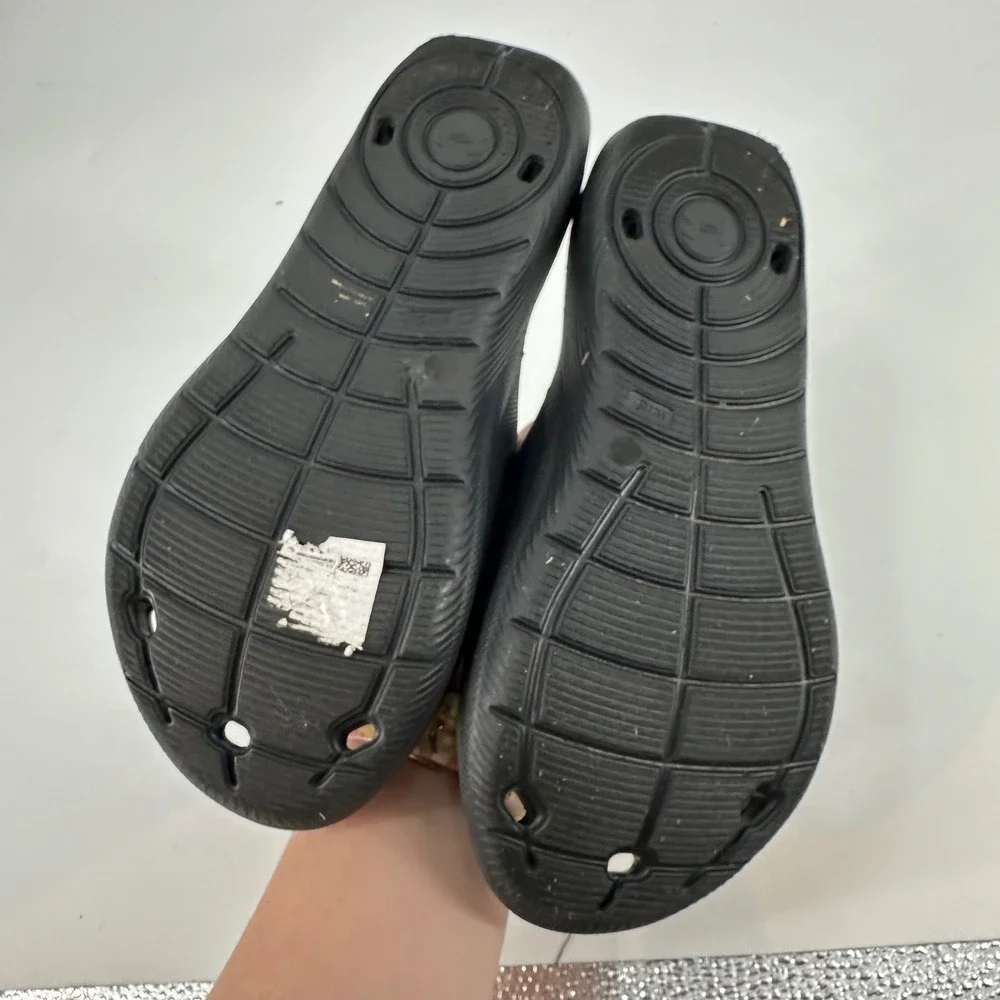 Under Armour black athletic