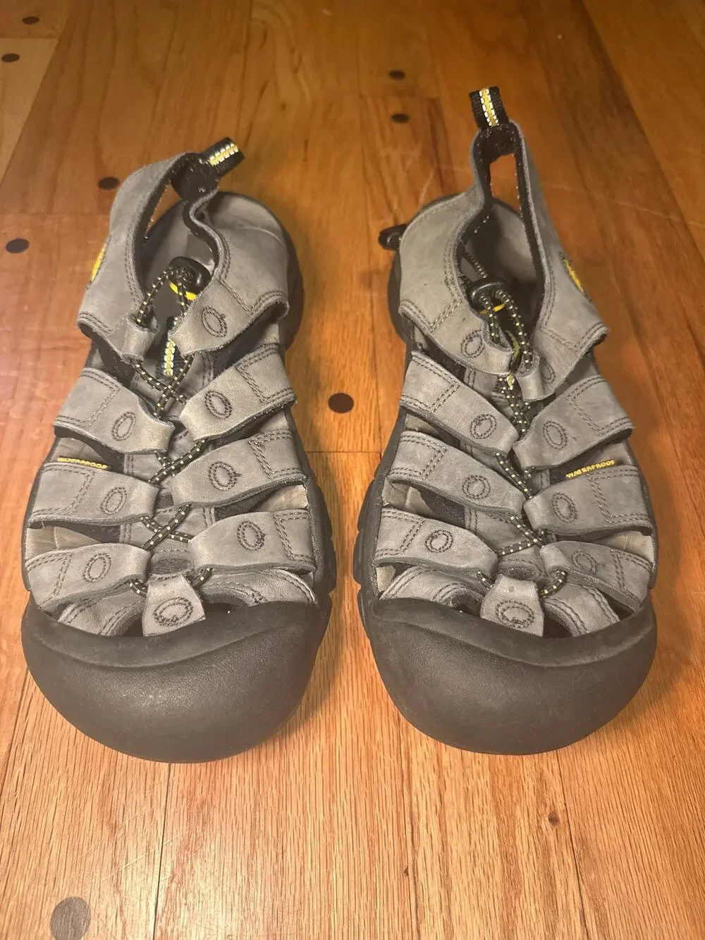 KEEN Newport H2 Closed Toe Sandals Men’s Sz 11 Gray Water Hiking Outdoor Shoes