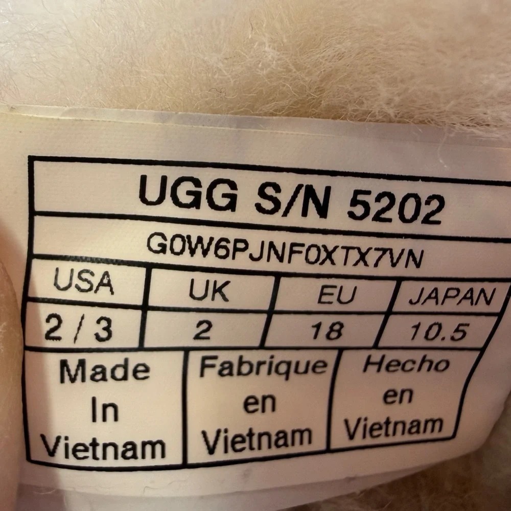 UGG adorable little