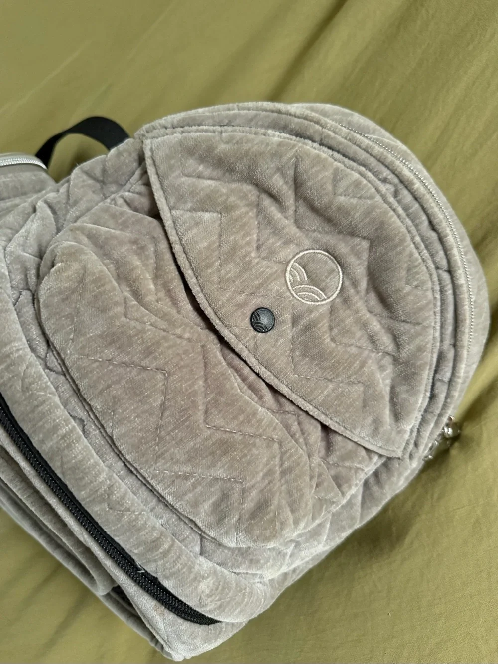 Tushbaby Hip Seat Carrier – Velvet Taupe/Beige – Excellent Condition