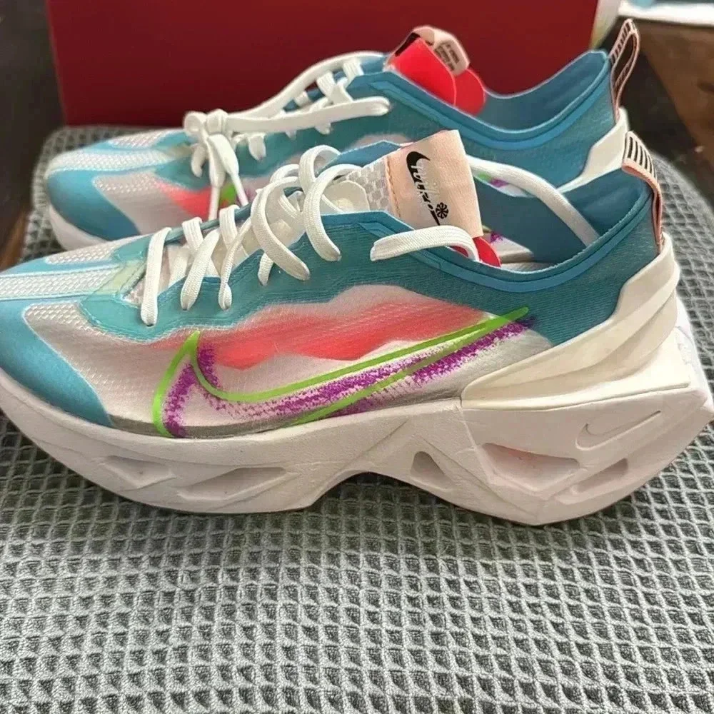 Nike color white