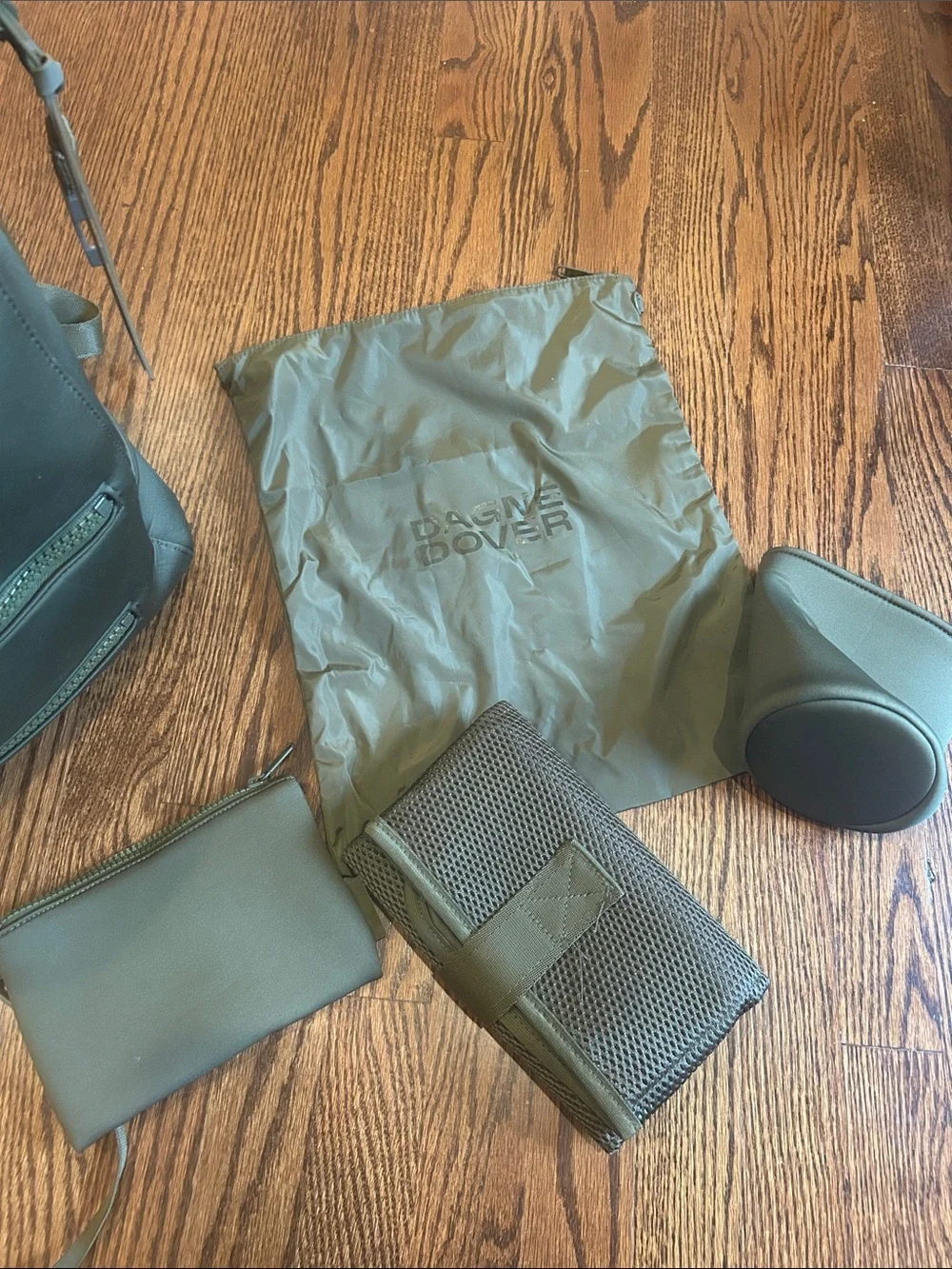 Dagne Dover sleek olive