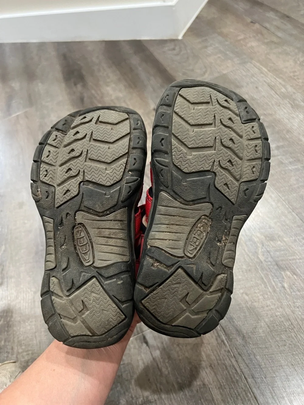 Keen sturdy closed