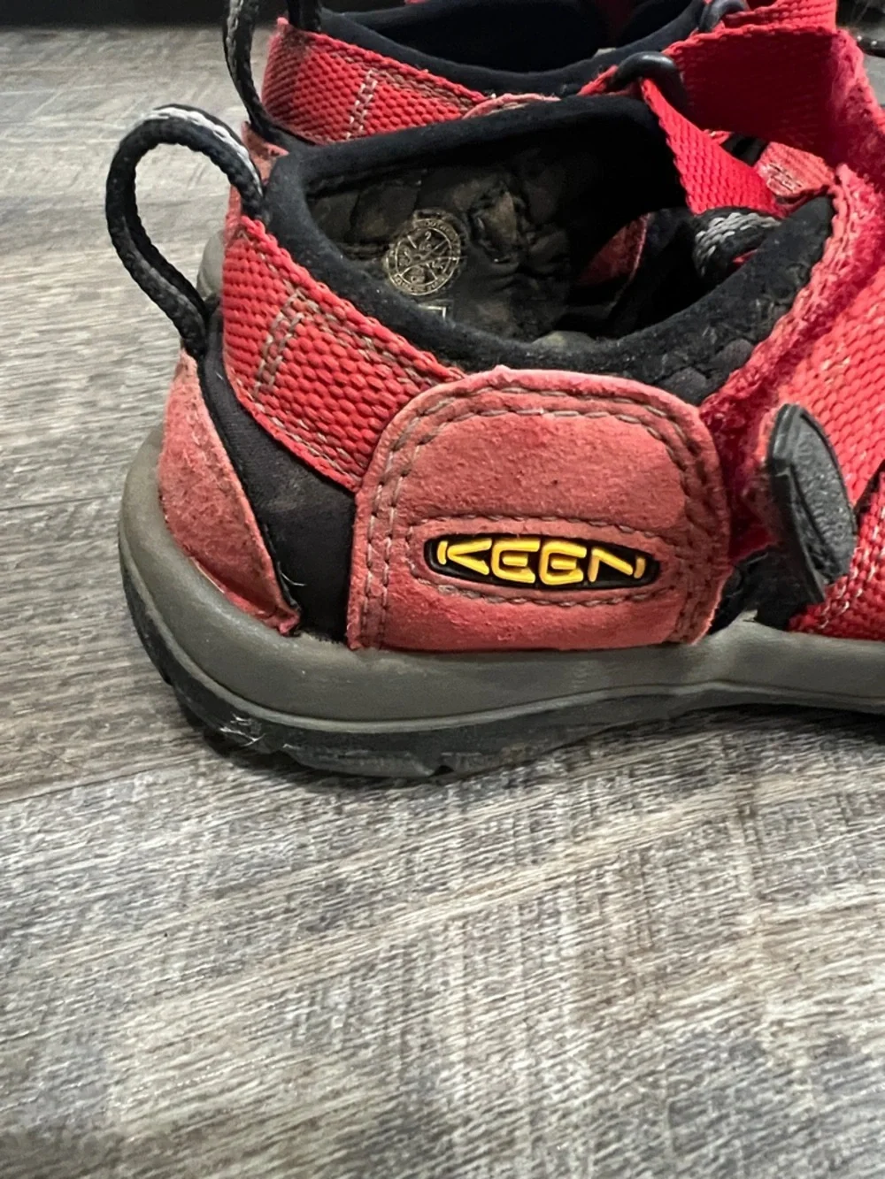 Keen sturdy closed
