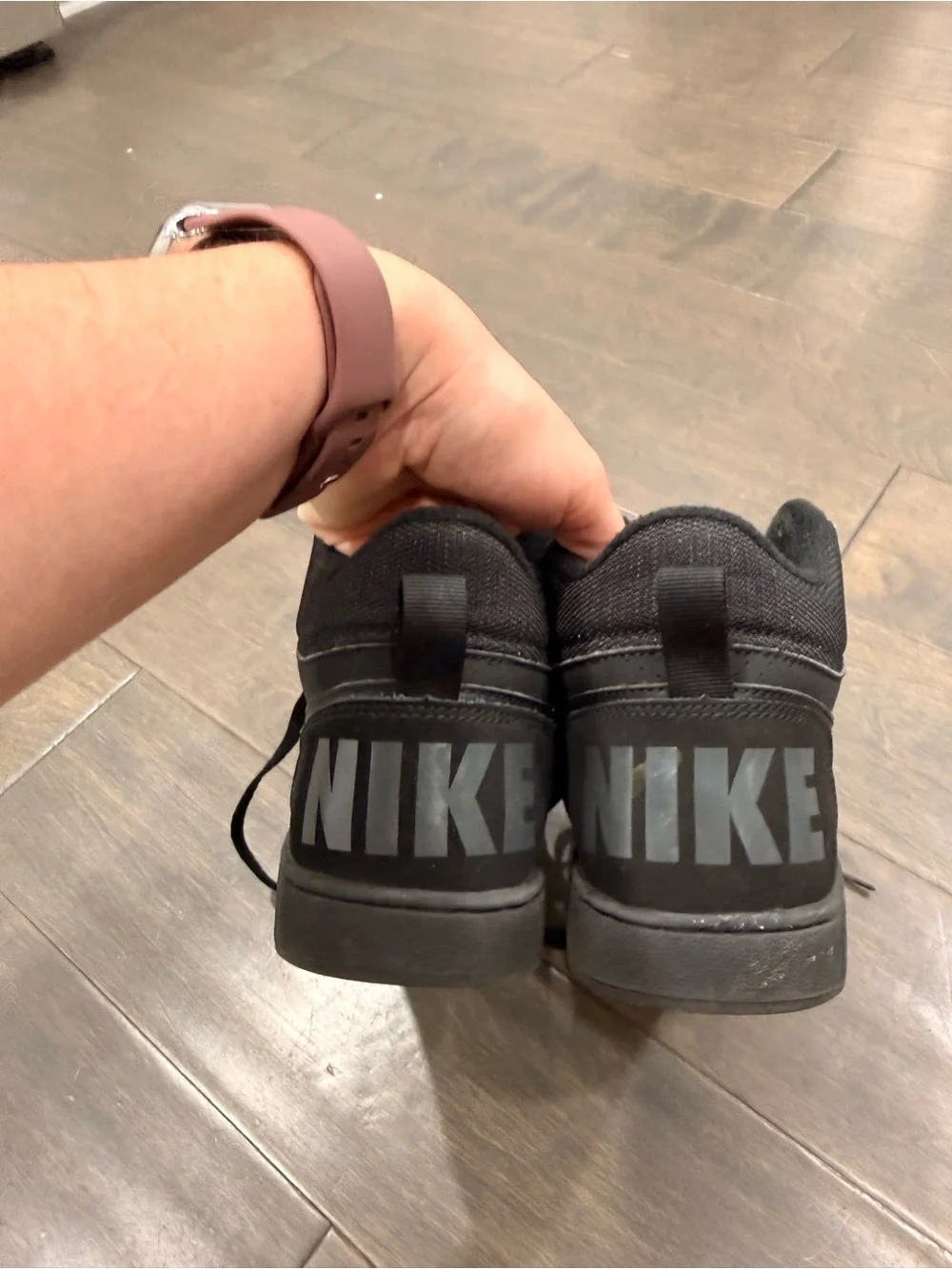 Nike big kids Mid-Top Casual Sneakers