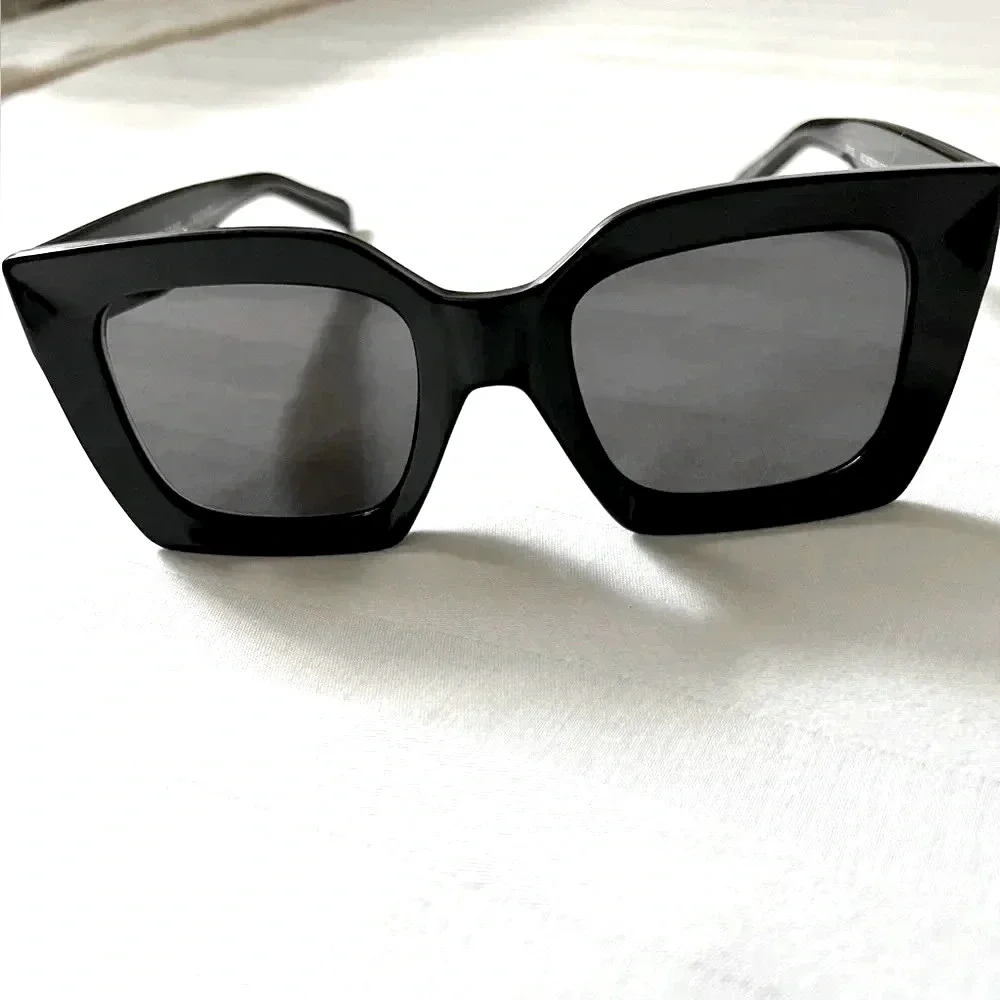 Foster Grant Cateye/Square sunglasses