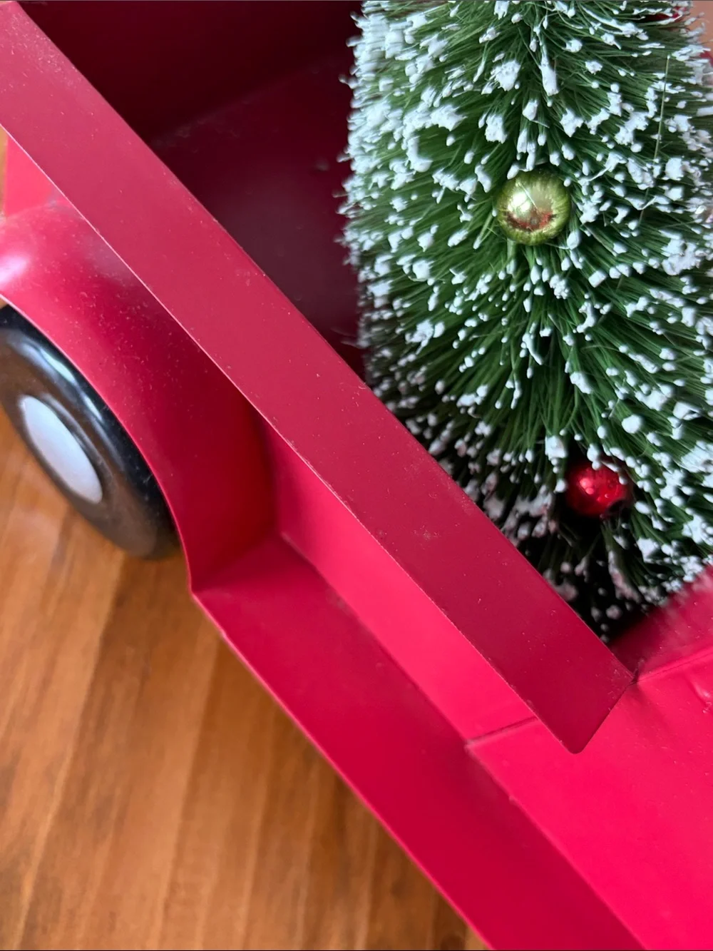 N/A festive red