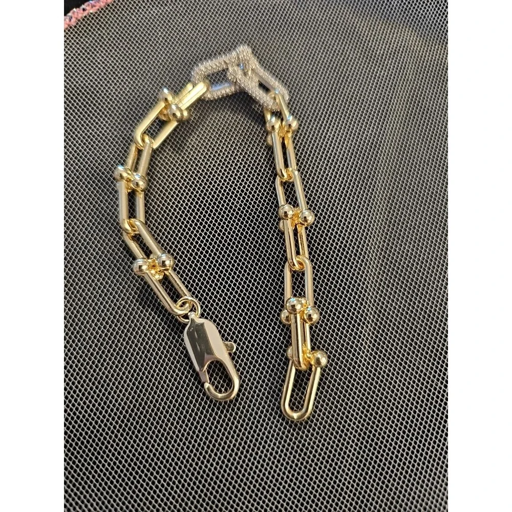 The Unbranded Brand stylish gold