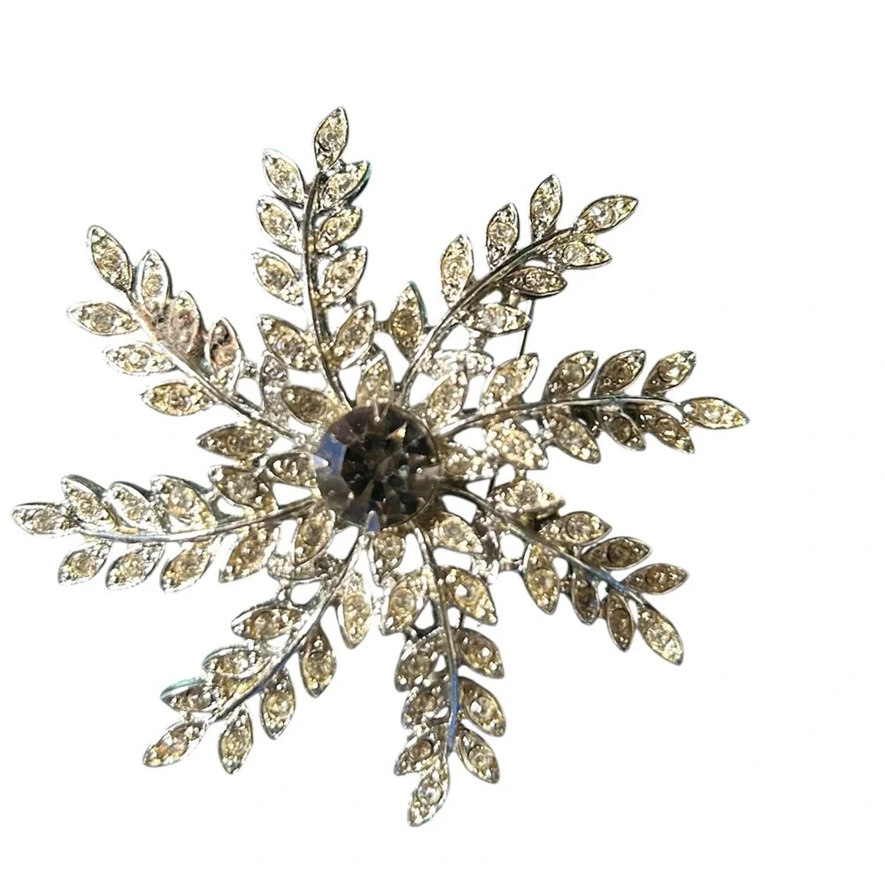Sarah Coventry intricate leaf