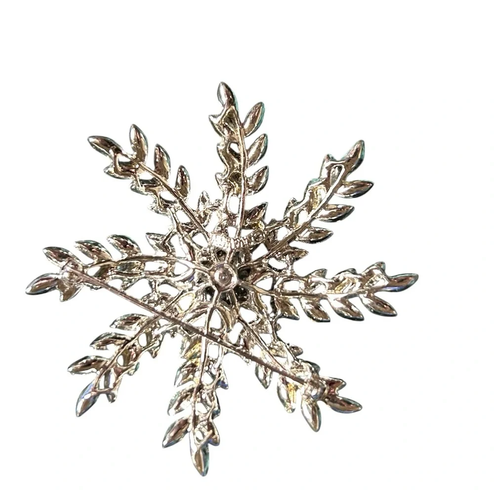 Sarah Coventry intricate leaf