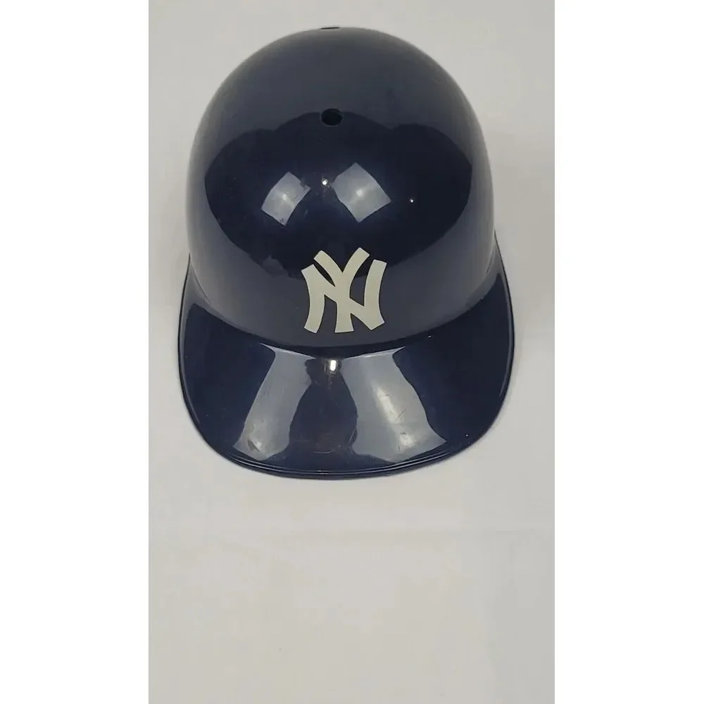 New York Yankees Batting Helemet. Vintage 1969 Made‎ In USA Batting Practice.
