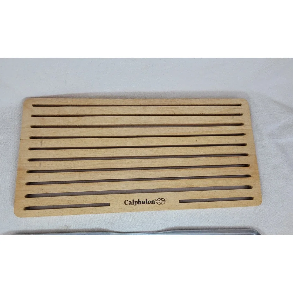Calphalon bread cutting