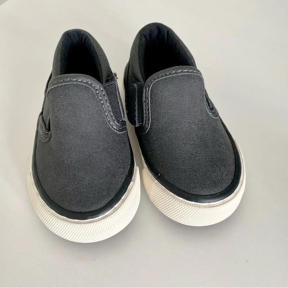 The Children’s Place Grey Leather Slip On Sneakers Size 5 Toddler