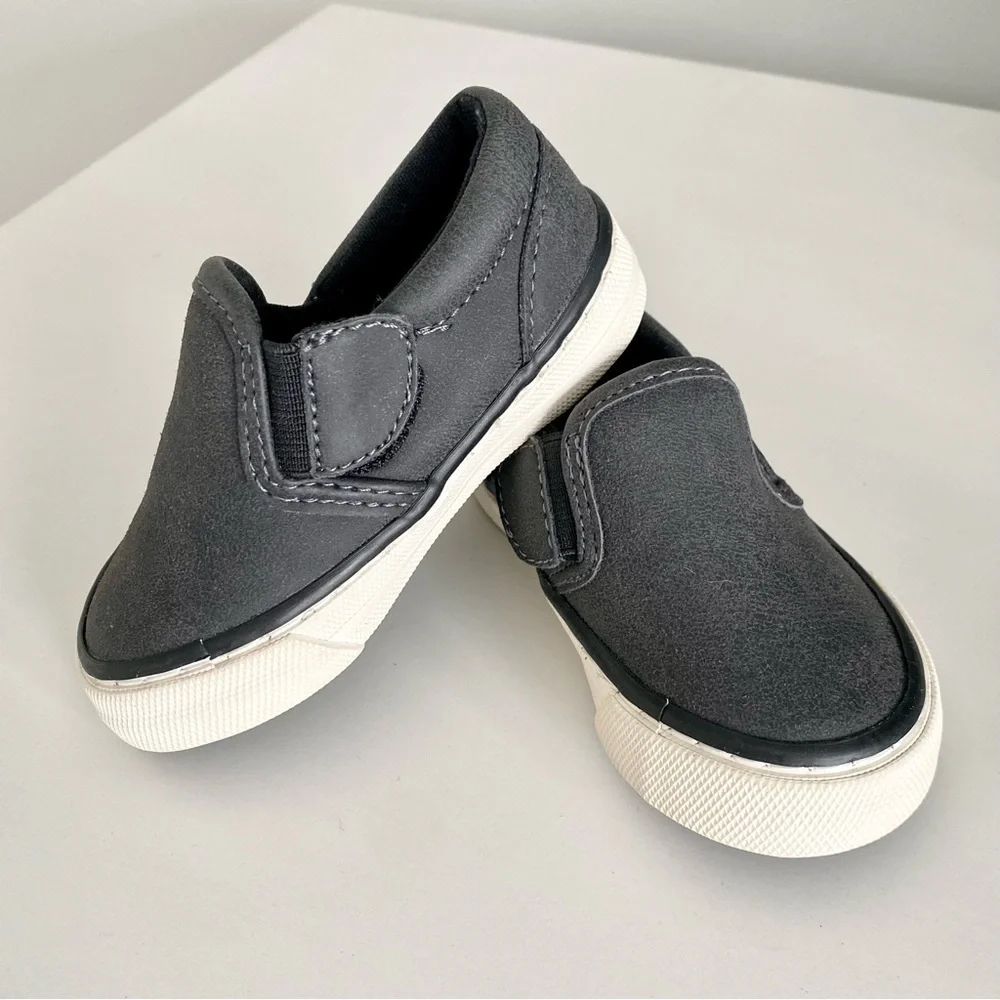 The Children’s Place Grey Leather Slip On Sneakers Size 5 Toddler