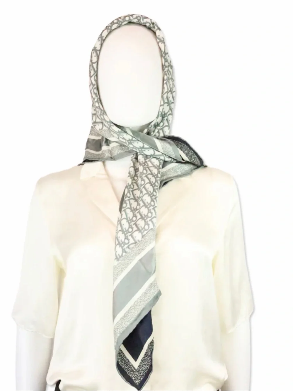Dior border detailing