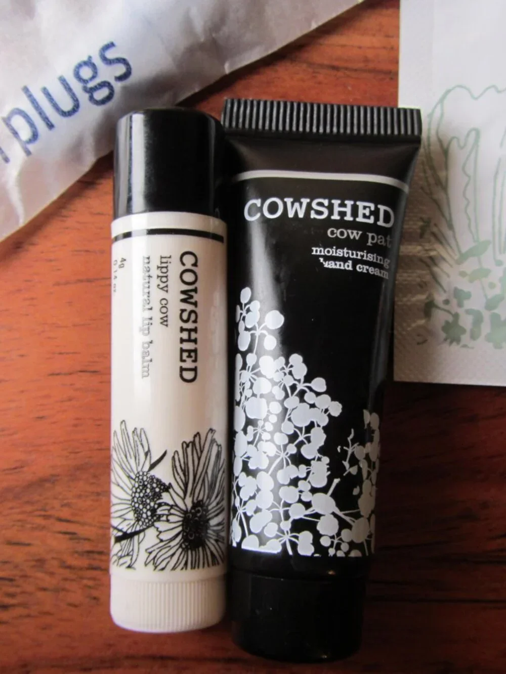 united airlines 15 piece business first travel dop kit cowshed (W6559)