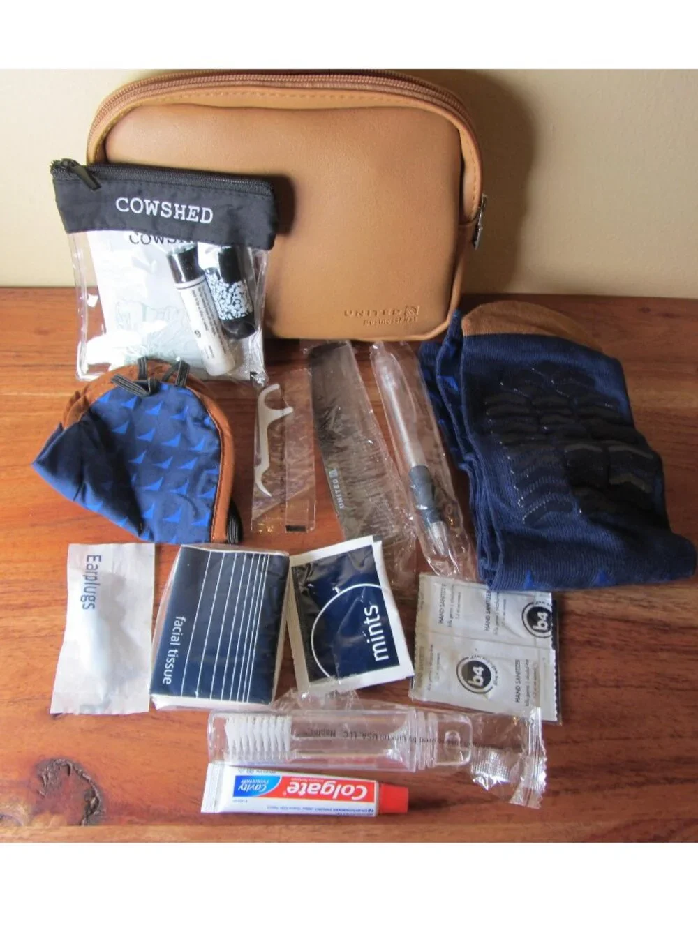 united airlines 15 piece business first travel dop kit cowshed (W6559)