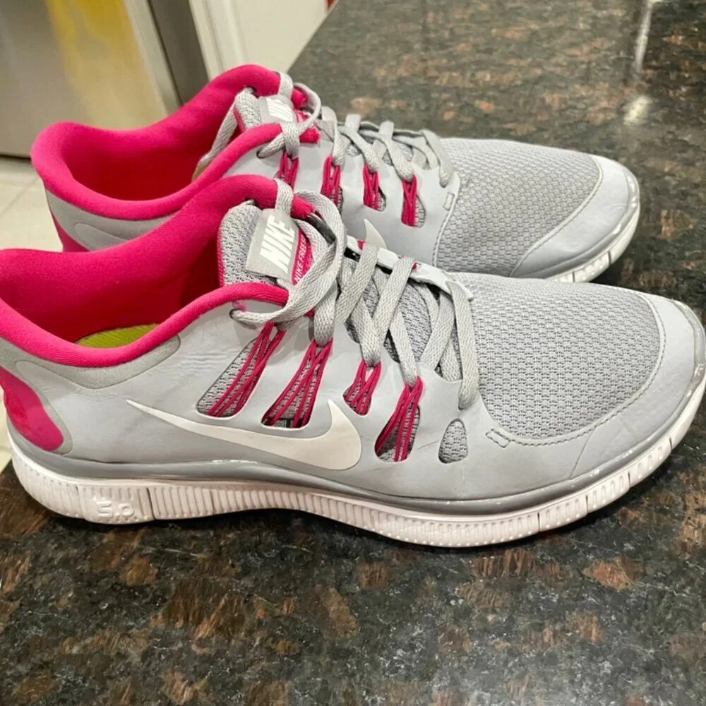 NIKE FREE‎ RUN 5.0 WOLF GREY AND HOT PINK SNEAKERS SZ 10 SPORTY RUNNING GYM YOGA