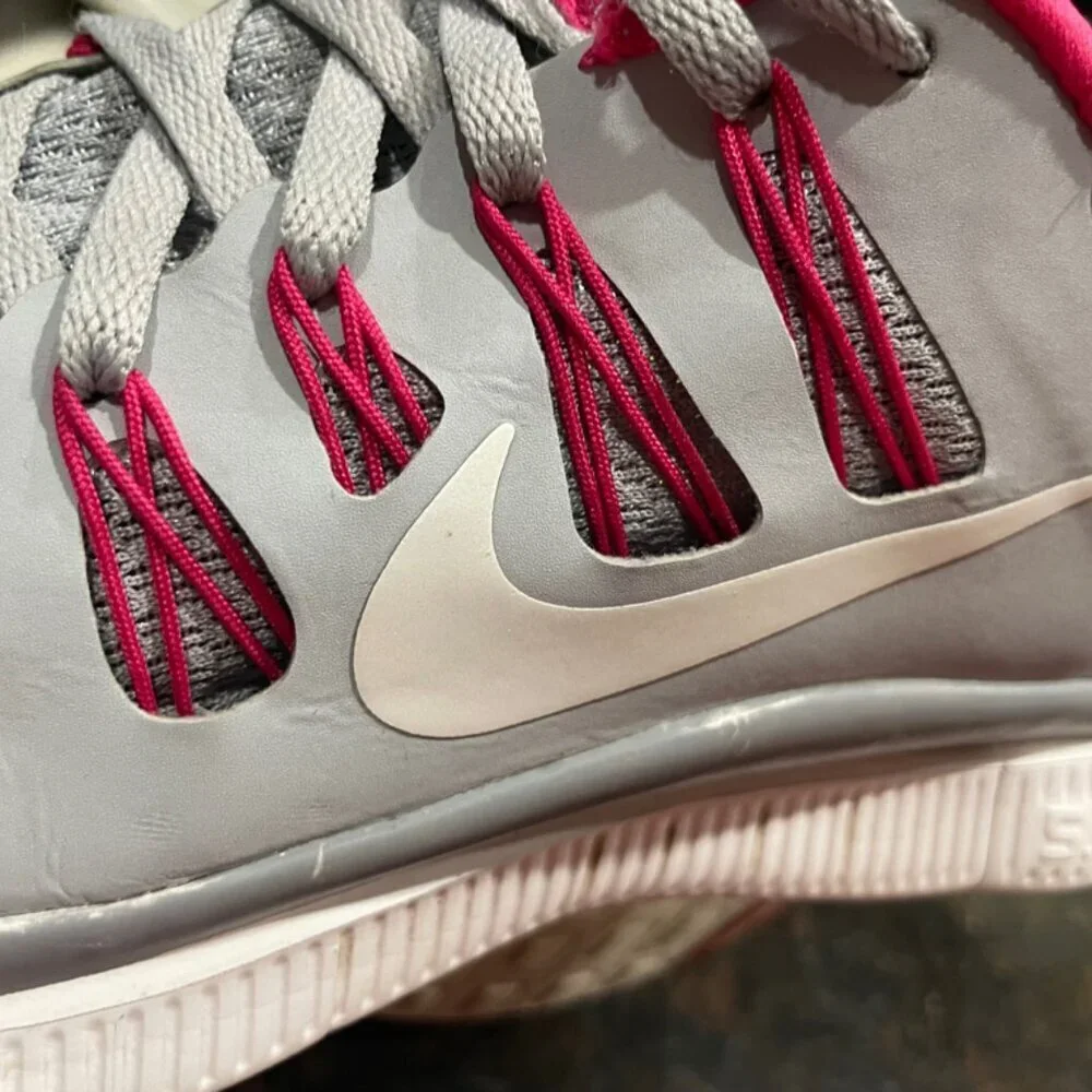 NIKE FREE‎ RUN 5.0 WOLF GREY AND HOT PINK SNEAKERS SZ 10 SPORTY RUNNING GYM YOGA