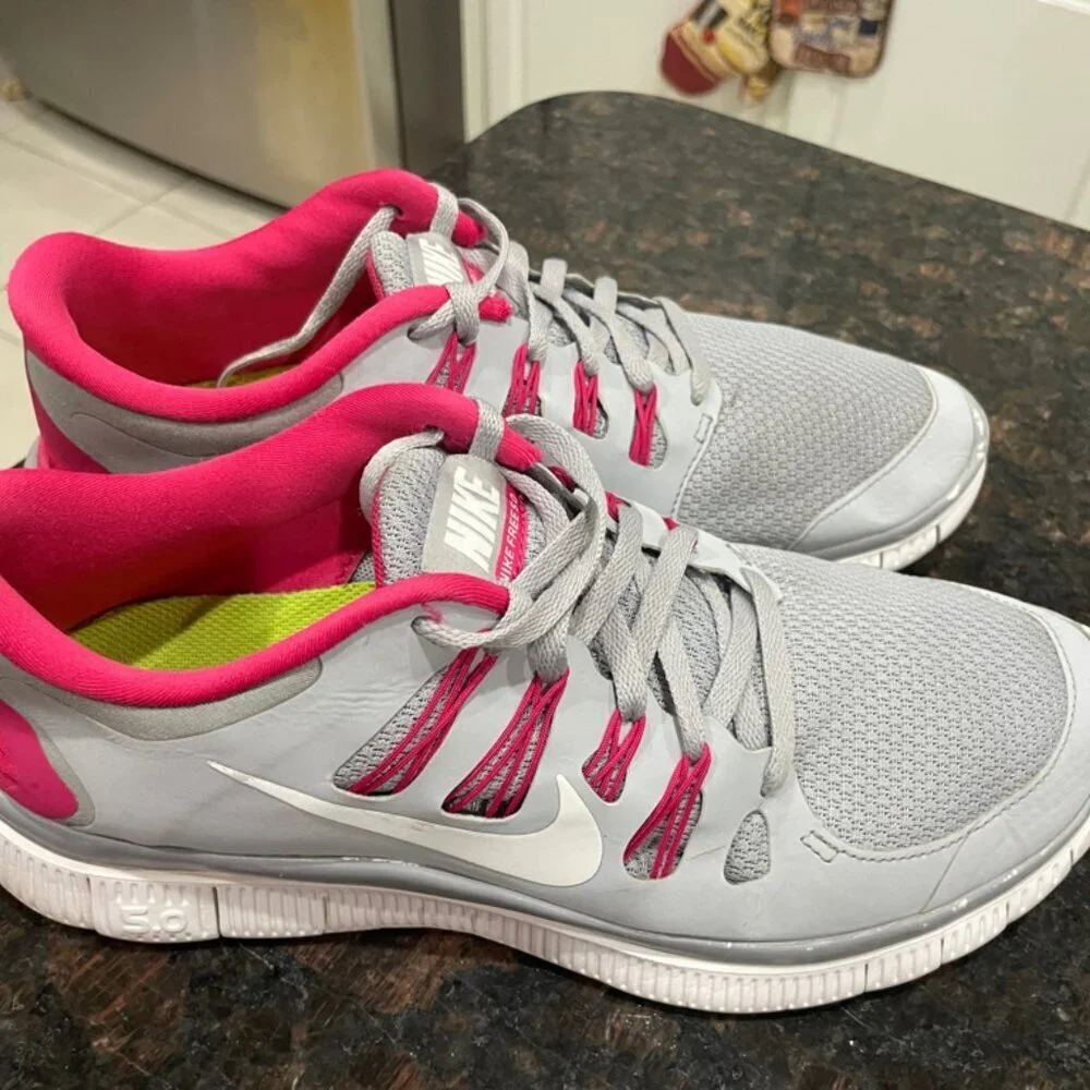NIKE FREE‎ RUN 5.0 WOLF GREY AND HOT PINK SNEAKERS SZ 10 SPORTY RUNNING GYM YOGA