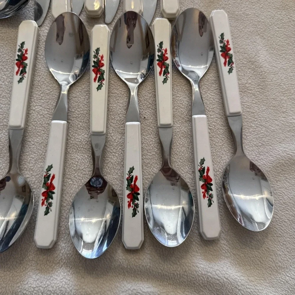Pfaltzgraff Christmas Heritage Flatware 40 Piece Set 8 Place Settings