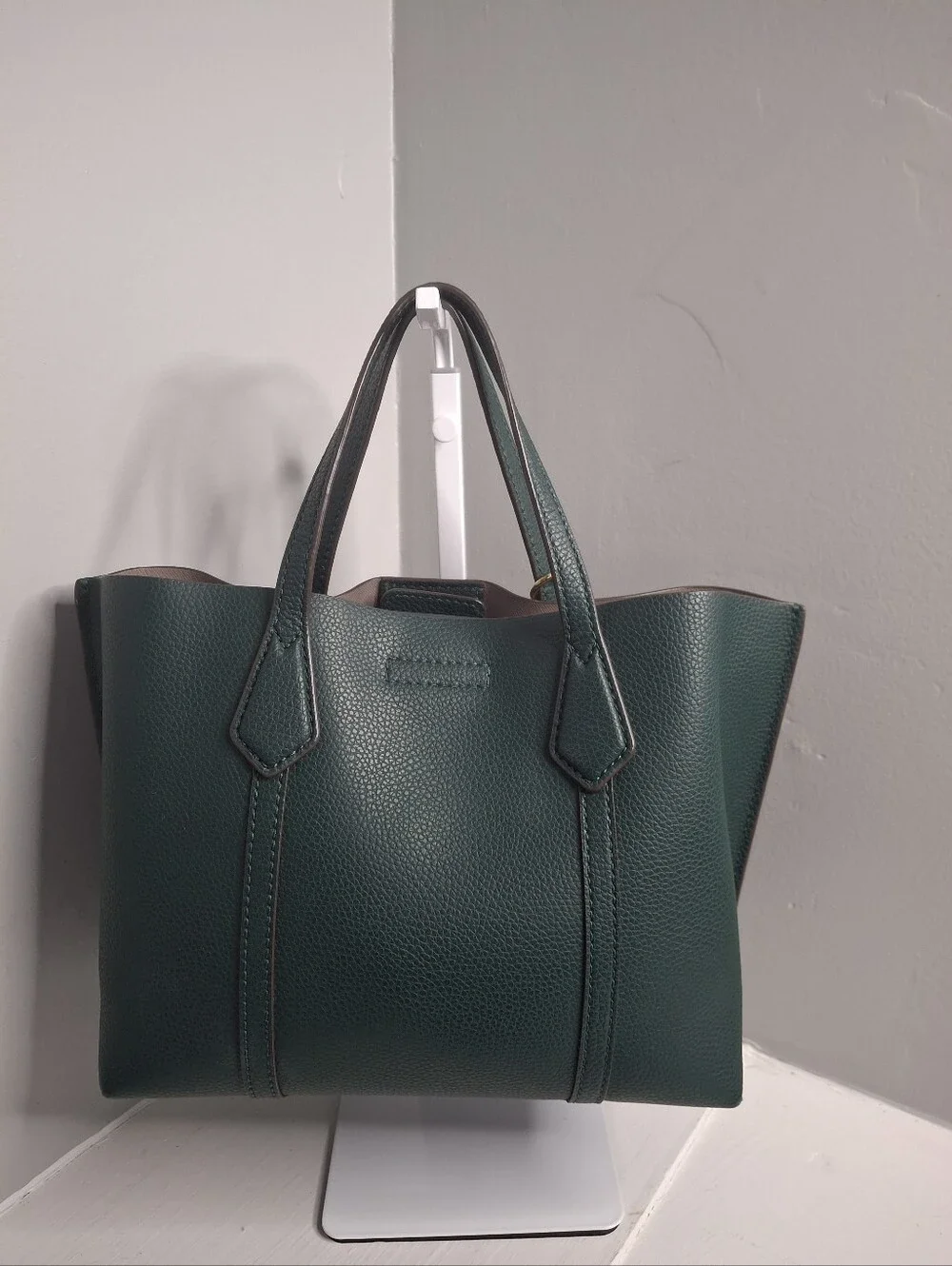 Tory Burch Emerald Green Pebbled Leather Tote Bag Charm Included EUC