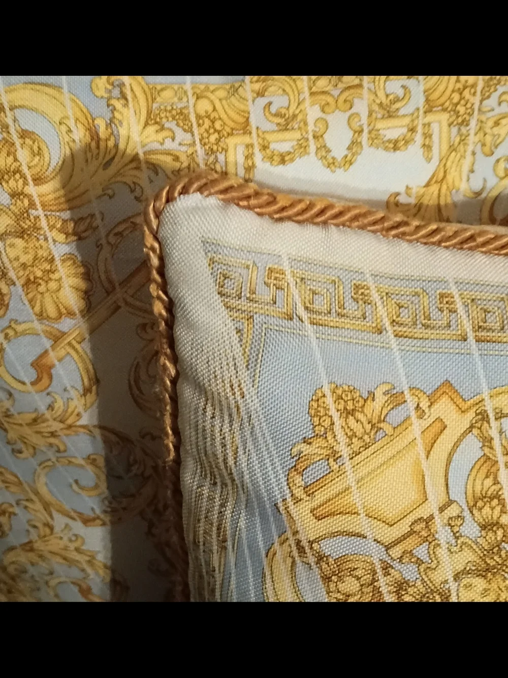 Versace elegant gold