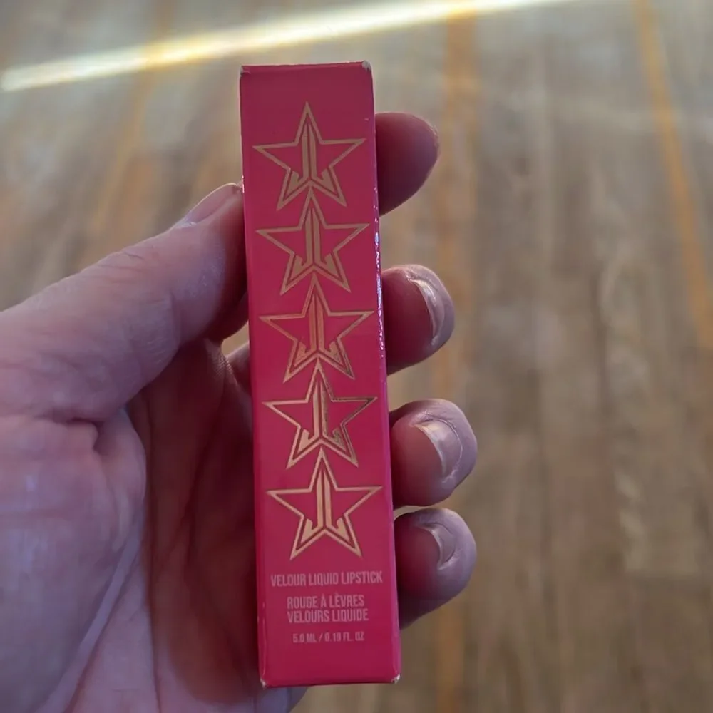 Jeffree Star Velour Liquid Lipst POINTSETTIA