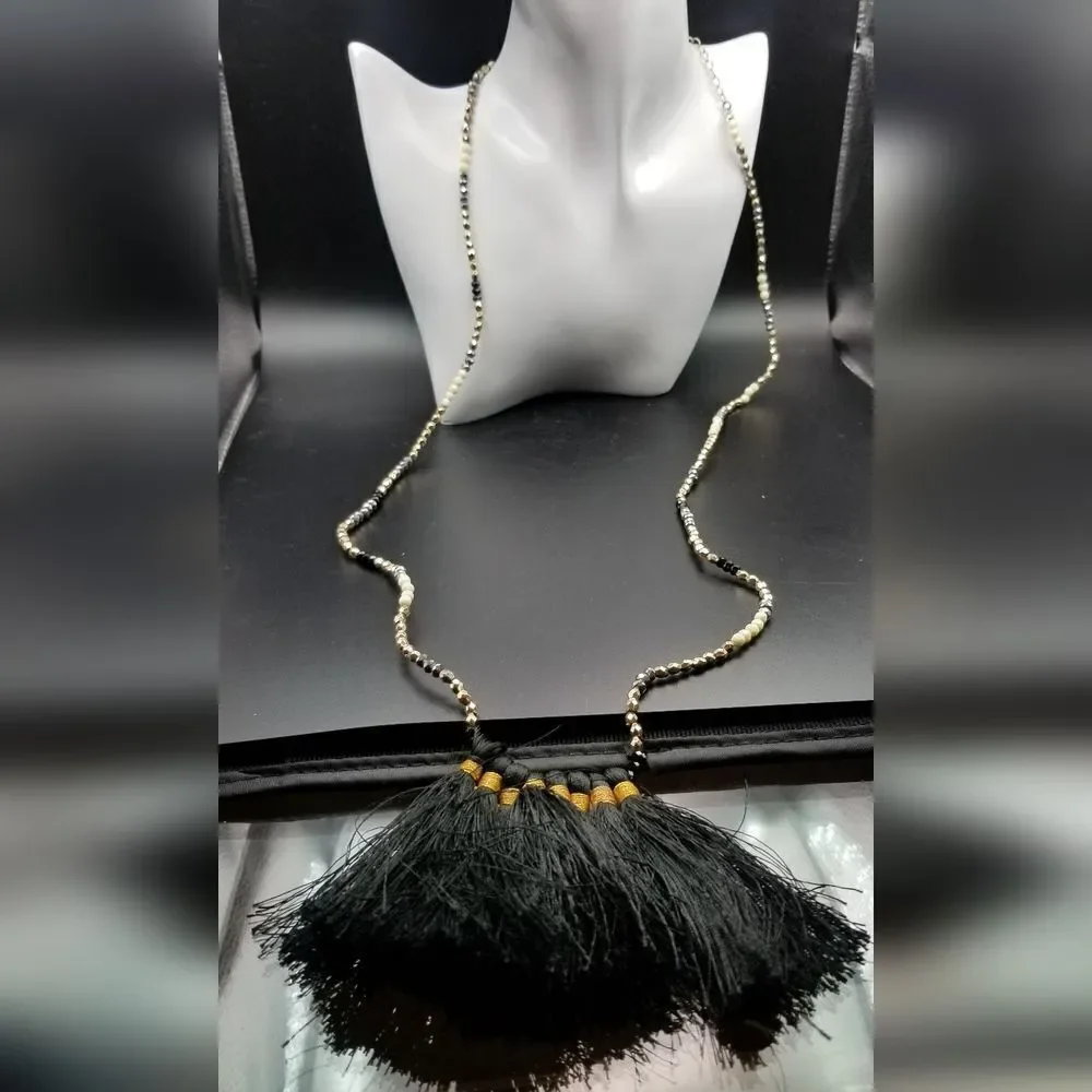 Native tassel fringe necklace N433