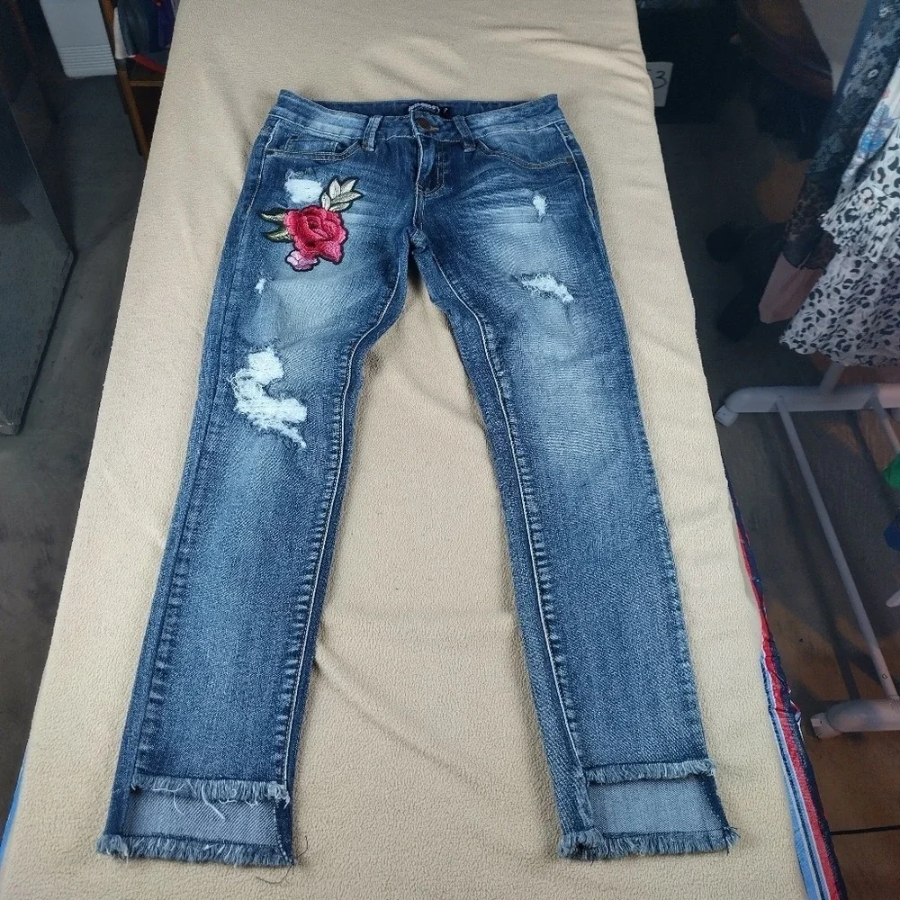 Dollhouse Charley Women's Size 3 Jeans  Blue Denim Ankle Distressed  Rose Patch